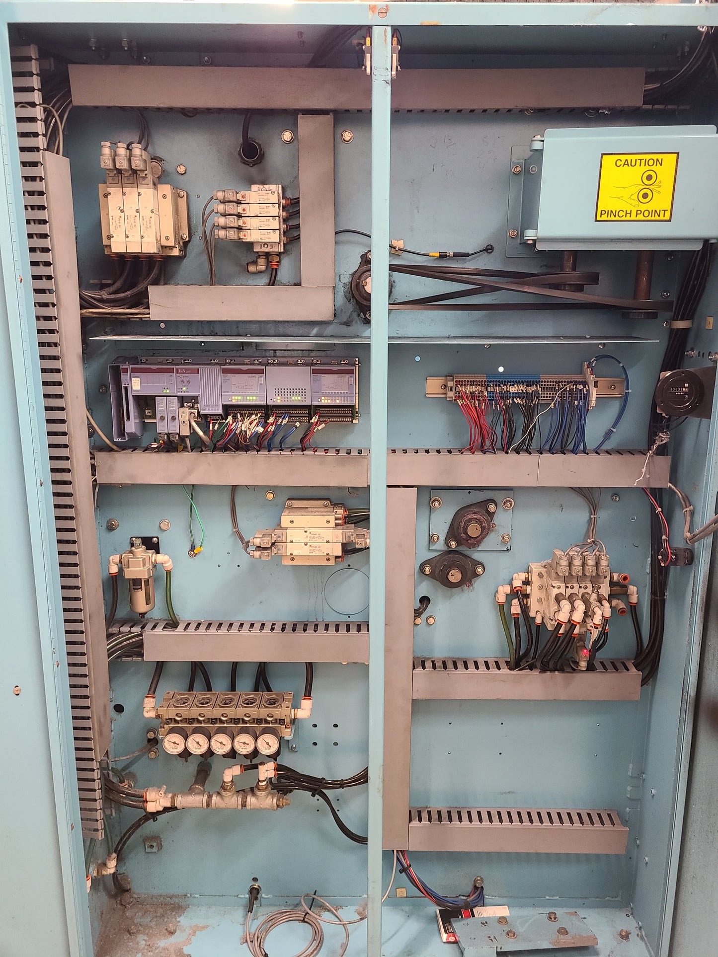 GA Braun Alpha 1200 Feeder 3 Station