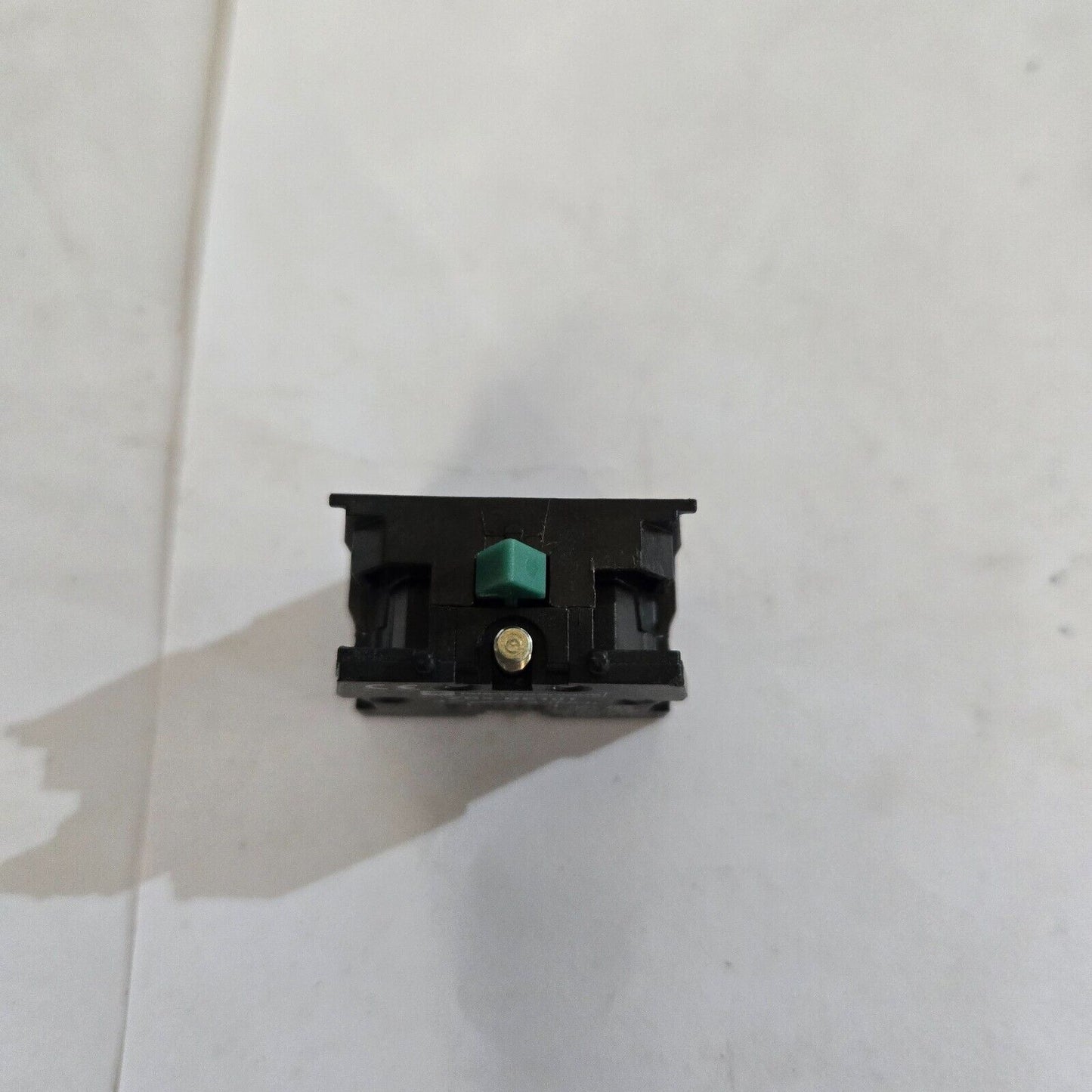 Telemecanique ZB2BE101