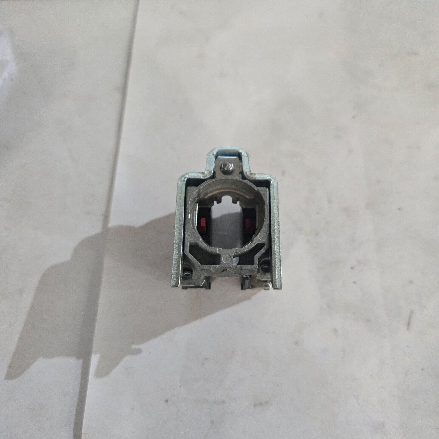 Schneider ZB4BZ104 Switch Mounting Base