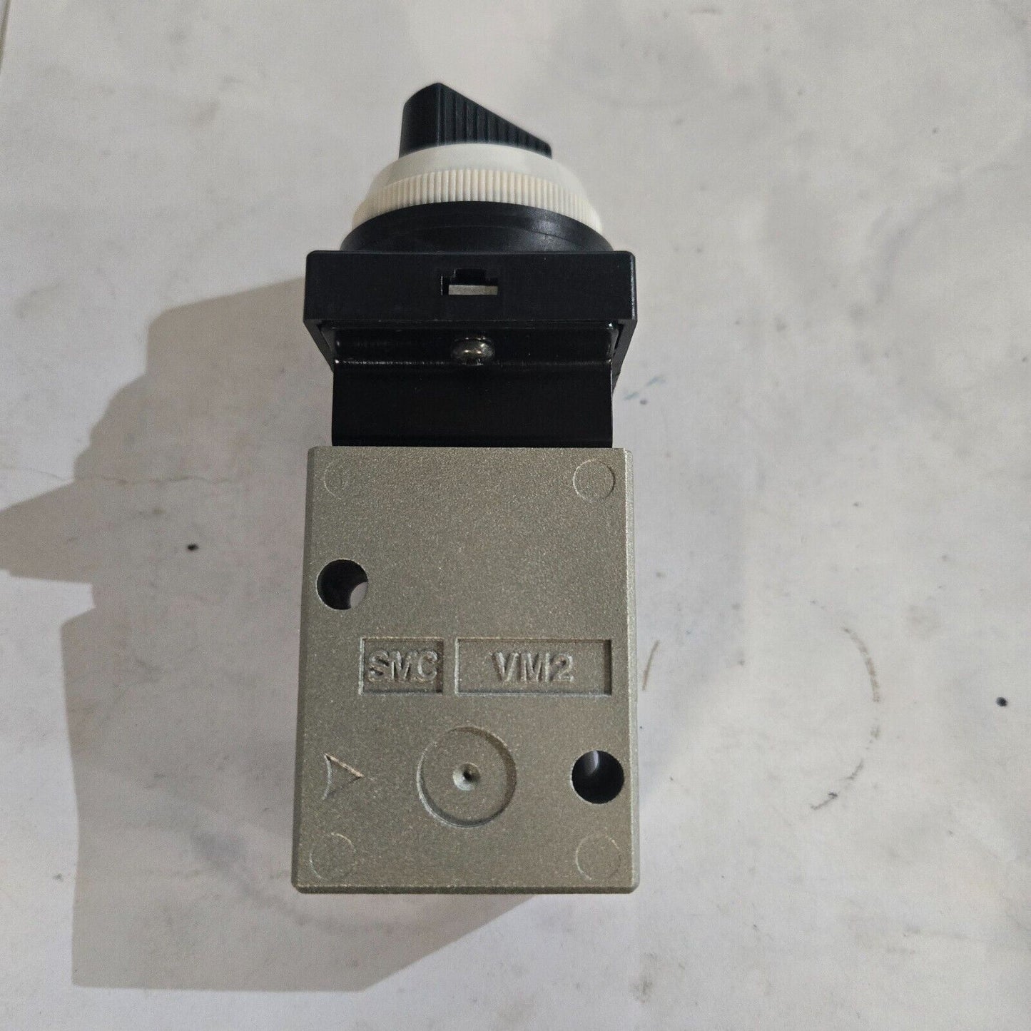 SMC NVM220-N02-34B Switch