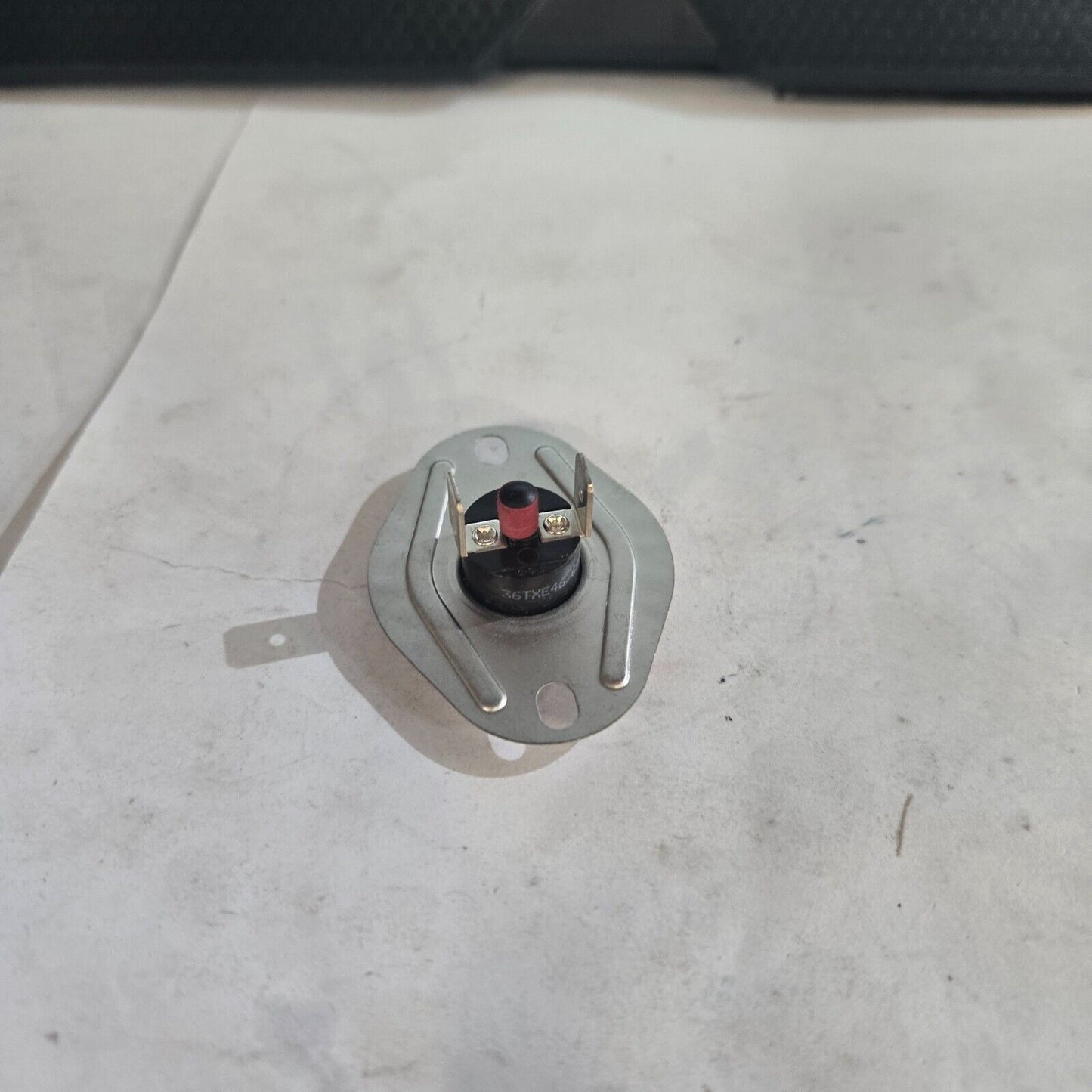 B&C Technologies 290-006 - Thermostat, 330F, With Reset