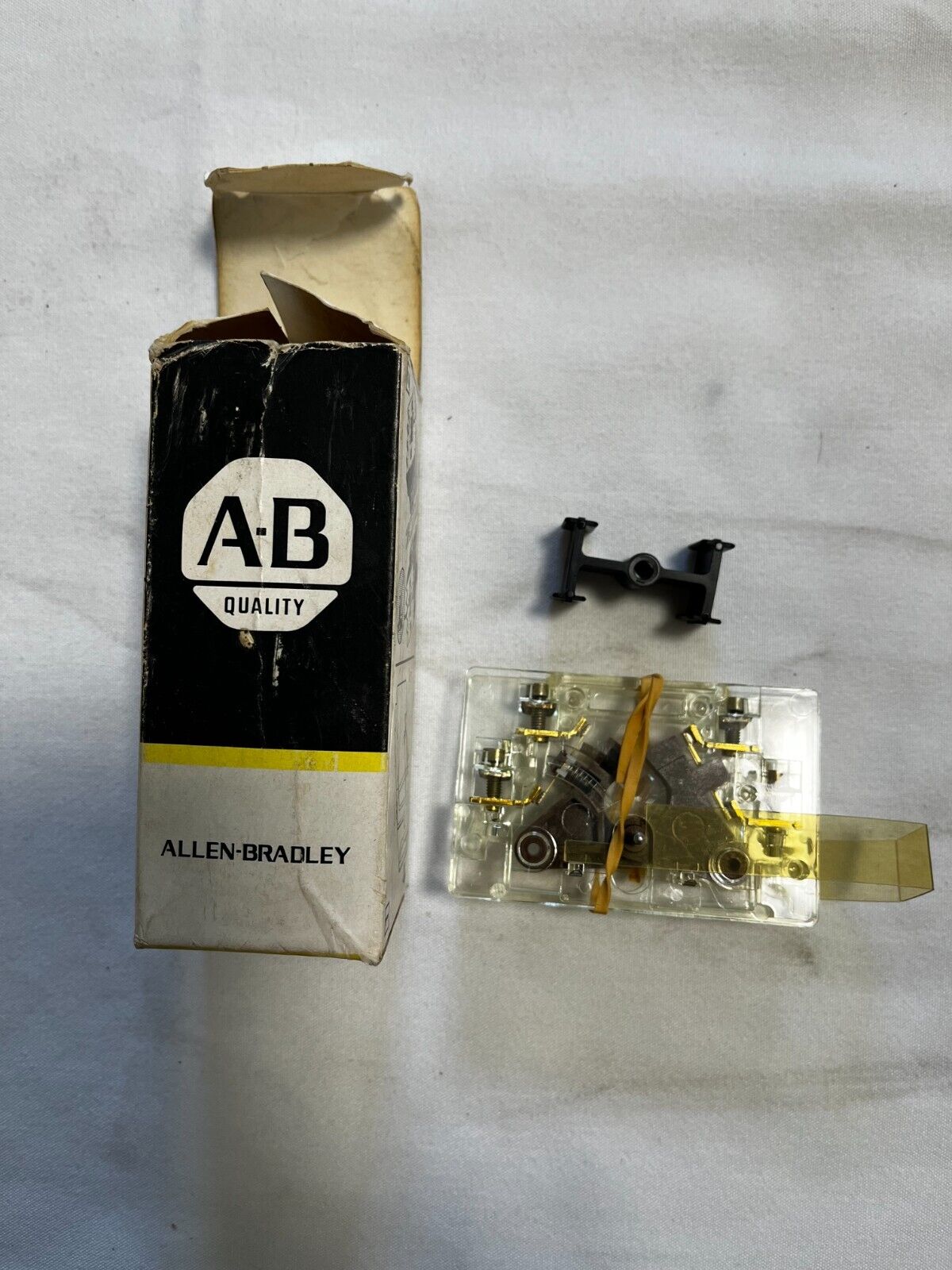 Allen Bradley 199-MCA1 Mechanical Interlock