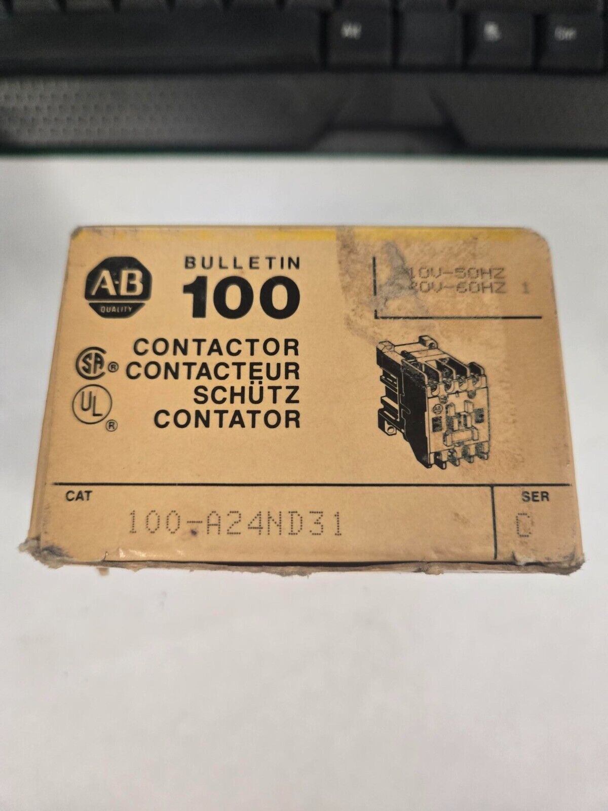 New with slight damage Allen Bradley 100-A24ND31 Contactor