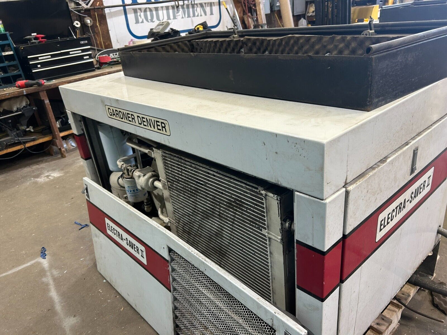 Gardner-Denver 25HP Rotary Screw Air Compressor Model EBE99M 460V 31565Hrs