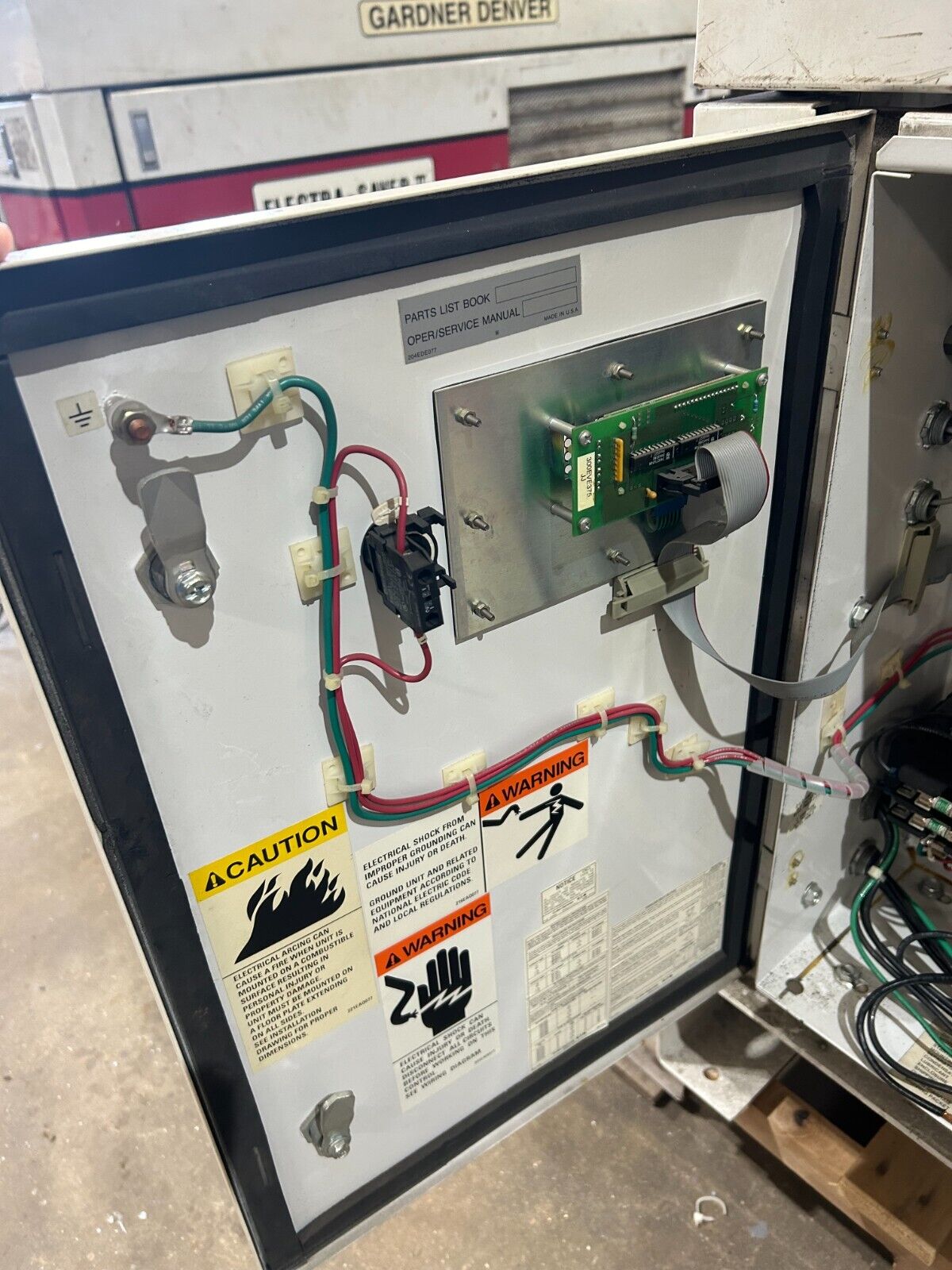 Gardner-Denver 25HP Rotary Screw Air Compressor Model EBE99M 460V 31565Hrs