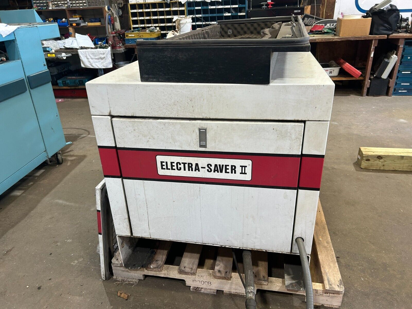 Gardner-Denver 25HP Rotary Screw Air Compressor Model EBE99M 460V 31565Hrs