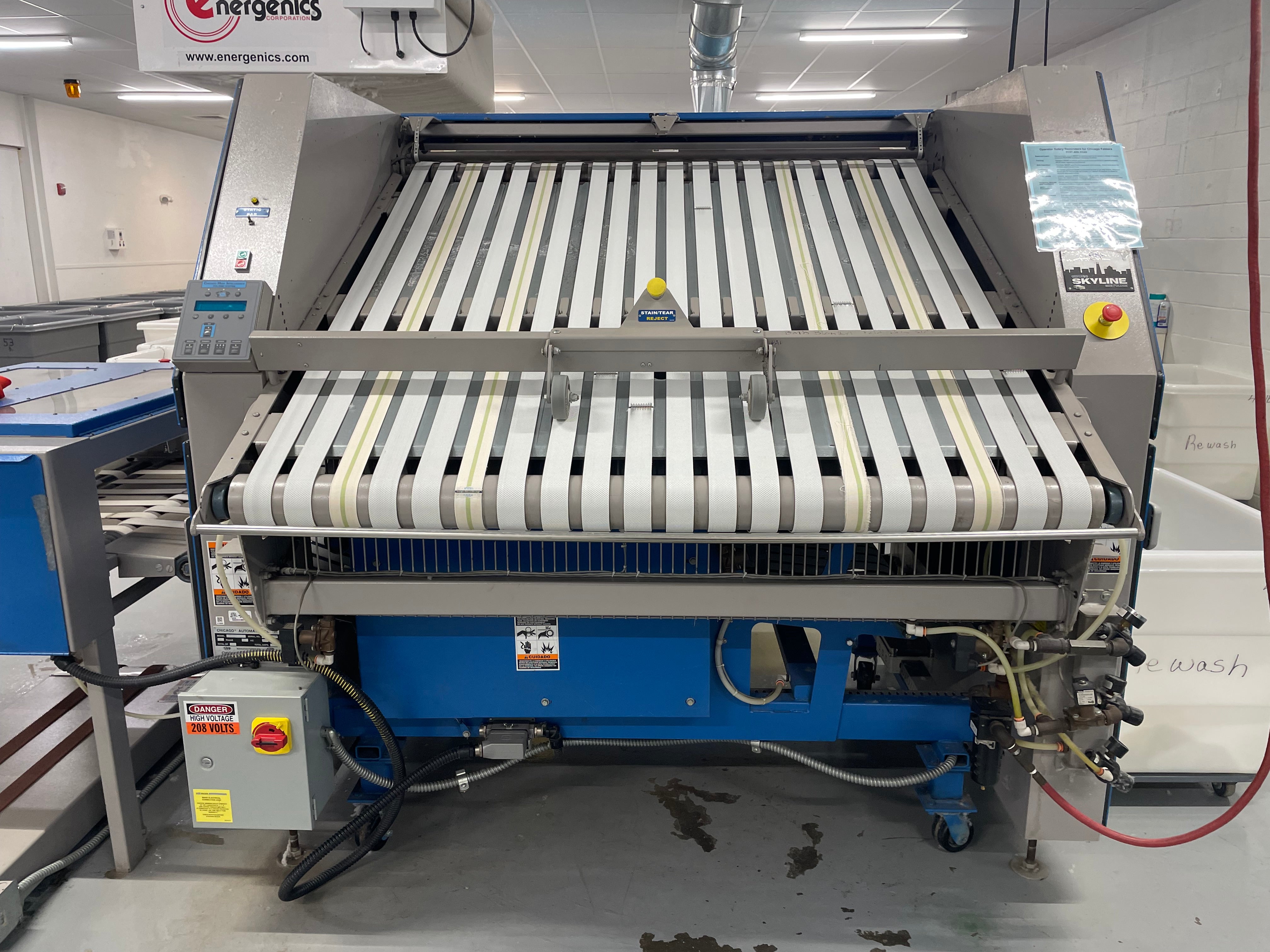Chicago Mini - S-Mini Folder with Stacker – Leading Edge Laundry Equipment